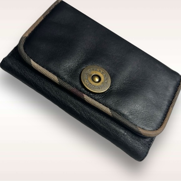 BURBERRY VTG Black Leather Bifold wallet With Classic trim, Snap closure! - Picture 3 of 16